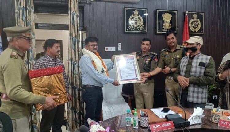 Farewell ceremony of retired policemen organized at Police Line, Rampur