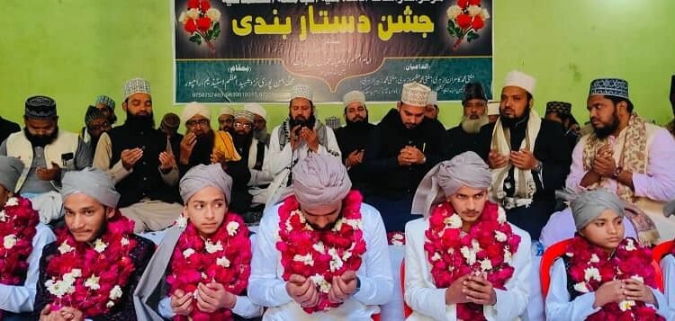 Annual Dastar Bandi program held at Jamia Naumania Mohalla Bamnpuri Rampur