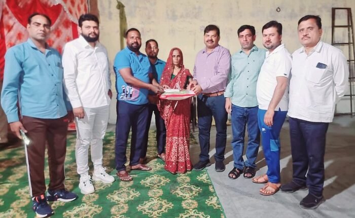 National Electronics Media Foundation and social workers of the city helped the bride and groom with Rs 41 thousand and blessed them
