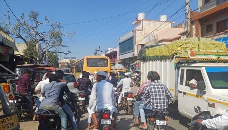 There is a daily jam due to haphazardly parked vehicles and encroachment by shopkeepers.