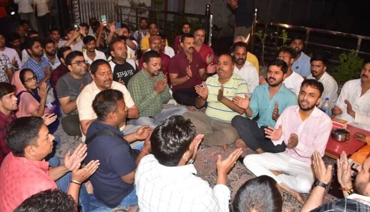 In Barabanki, the youth recited Hanuman Chalisa collectively on Vikram Samvat Foundation Day