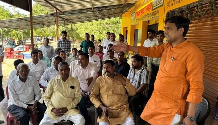 District President Harish Gangwar launched door-to-door contact campaign in Rampur