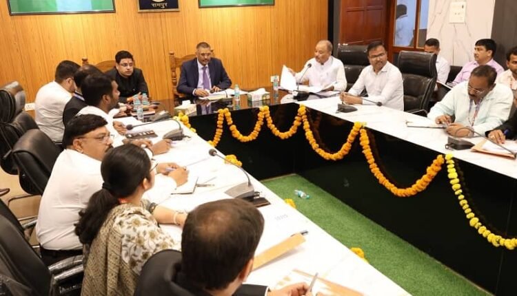 Divisional Commissioner did annual inspection of all desks and sections of the Collectorate premises