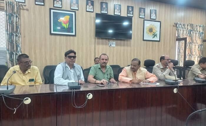 Rampur: Meeting of traders security cell held, problem of traffic jam in markets discussed