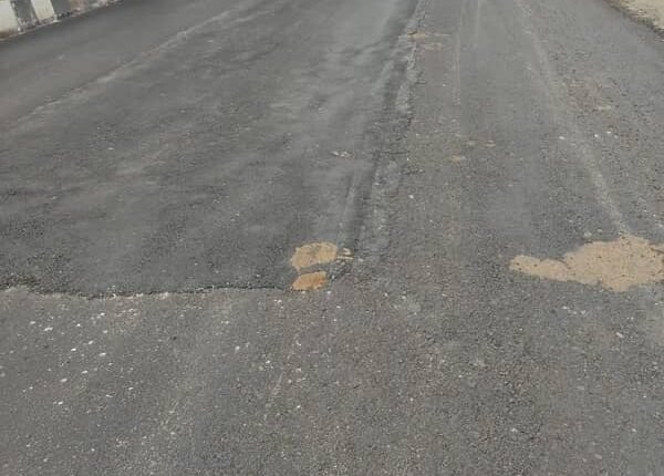 Very poor quality material is being used in the construction of Modinagar Main Road