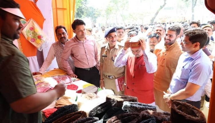 On the occasion of completion of 8 years of state government, the minister in charge of the district inaugurated the 3-day program organized at the Exhibition Ground