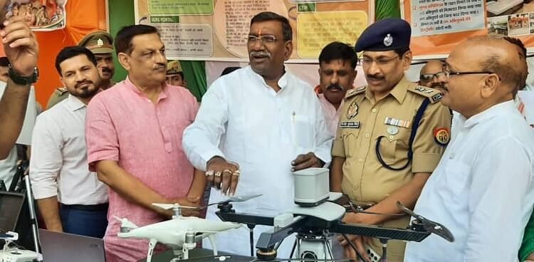 A program was organized to mark the completion of 8 years of Uttar Pradesh government's 'policy of service, security and good governance'