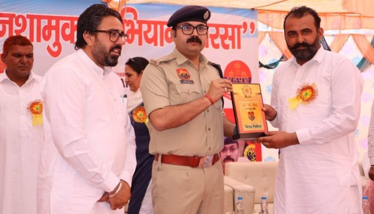 Superintendent of Police Vikrant Bhushan honored the Sarpanchs of 9 villages declared drug-free under Rania Police Station by giving them mementoes