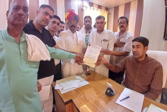 Villagers protest against allocation of Bida land to private trust in Rabarka, submit memorandum demanding cancellation