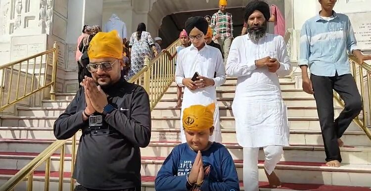 Father and daughter travelled 250 km from Lalru village near Mohali to reach Guru Nagri Amritsar