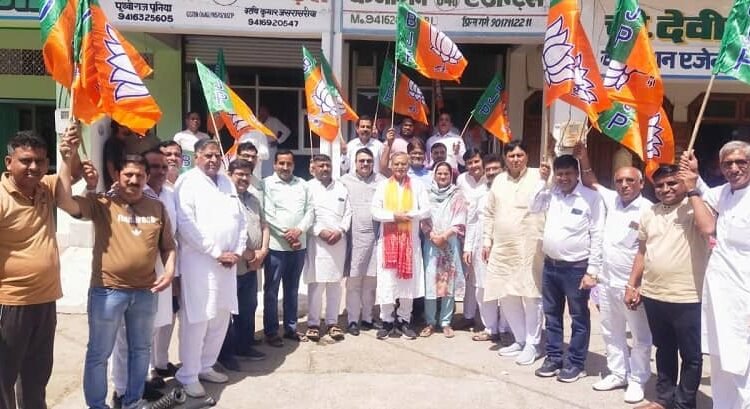 BJP workers celebrated the party's foundation day with great pomp