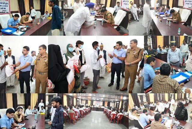 Rampur: Officials heard public problems in Sampoorna Samadhan Diwas, many complaints were resolved on the spot