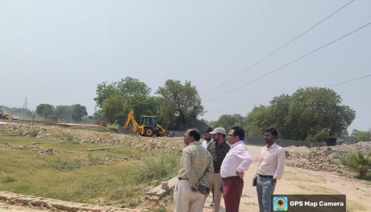 Warning to illegal builders, Ghaziabad Development Authority's demolition drive continues