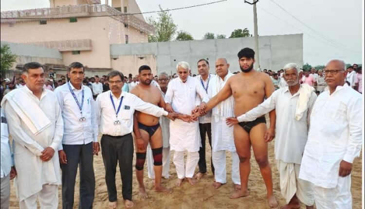 Baba Baldev Das Maharaj's fair, huge feast and grand wrestling competition organized