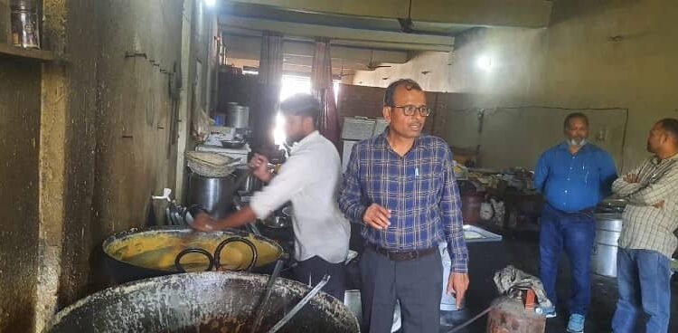 4 samples of chhena, paneer and mawa were sent to the laboratory for testing