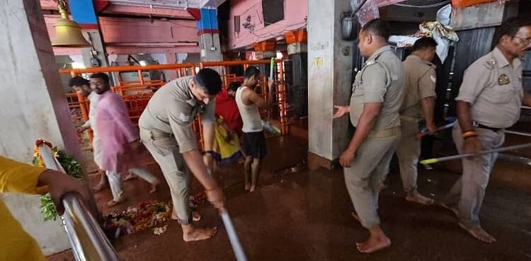 Mirzapur: Annual Mahaghata Abhishek was organized in Vindhyavasini Devi temple