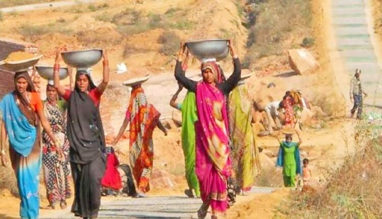 Lucknow: MNREGA workers will now get Rs 252 daily
