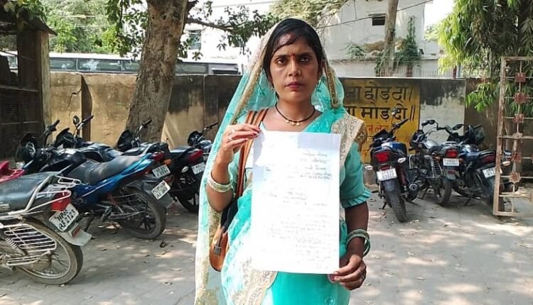 Mirzapur: Pregnant MNREGA worker woman reached SP office, pleaded for justice