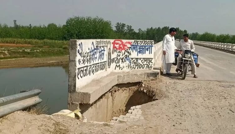 Rampur News: The approach road of Pranpur bridge has started sinking, a major accident can happen anytime