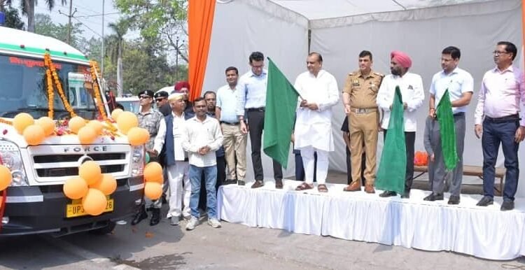 State Minister and Rampur city MLA flagged off 12 new ambulances