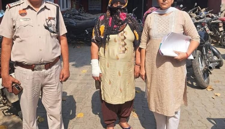 The team of Dabua Police Station arrested the woman who forced a minor girl into prostitution