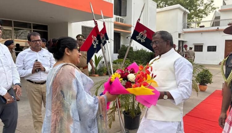 Governor Assam Shri Laxman Prasad Acharya along with his family visited and worshipped Maa Vindhyavasini Devi, received a grand welcome at Ashtabhuja Inspection House