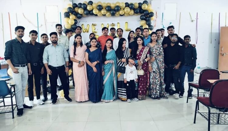 In Rampur, the B.Ed. first year students of the B.Ed. department of the college organized a farewell program for the second year students.