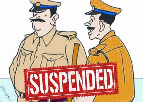 In Chandauli, SP sahab suspended four policemen including a sub-inspector, one sub-inspector and one home guard were suspended