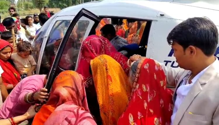 Mirzapur: Bride reached her in-laws' house by helicopter, farewell caught everyone's attention