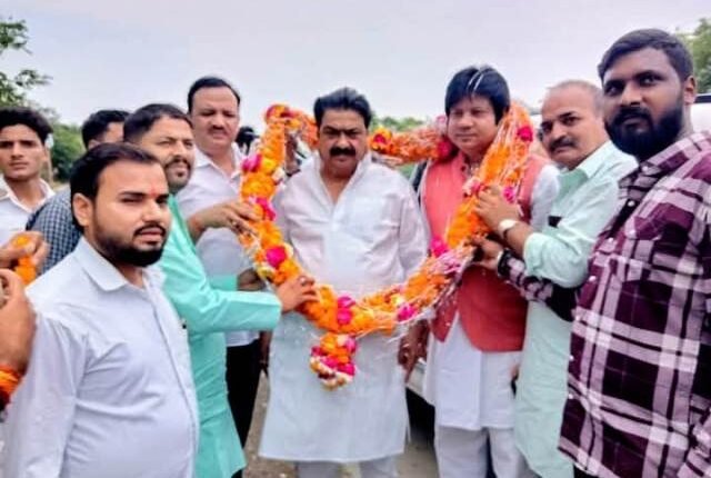 Grand welcome to Leader of Jansatta Dal Democratic House Kunwar Akshay Pratap Singh and State General Secretary Kunwar Brijesh Singh Rajawat in Barabanki