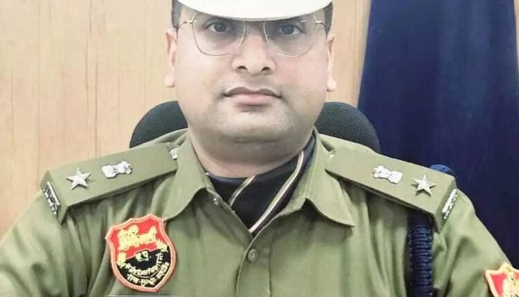 Beware of dangerous scam, neither will they ask for OTP nor will they send any link, just 'merge the call' and the account will be emptied in one go:- SP Dr. Mayank Gupta