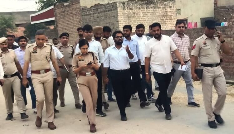 ADC and SP walked in the streets to know the problems of the village