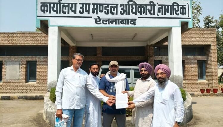 Demand to repair the road embankment from village Pratap Nagar turn to Amritsar Kalan