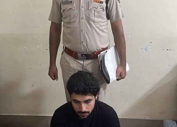 The team of NIT Police Station arrested the accused who broke the glass of the car and stole Rs. 1,30,000 and a gold chain