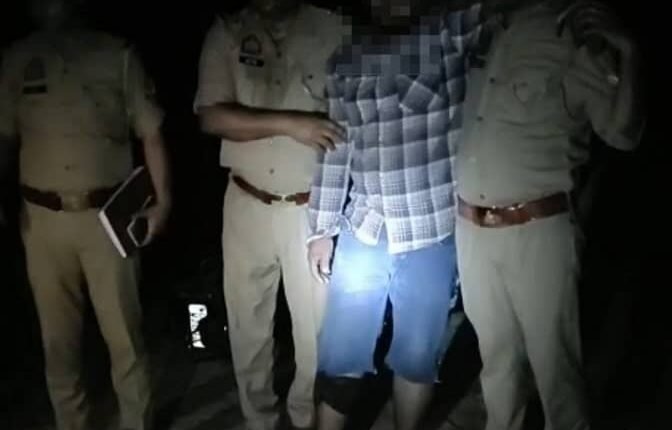 Ghaziabad: Wanted accused of cow slaughter arrested in Niwari police station encounter, illegal weapons and motorcycle recovered