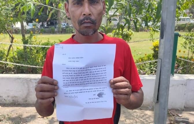 Thana Ganj police is not listening to Dalit Valmiki youth, Naveen reached SP's court with complaint