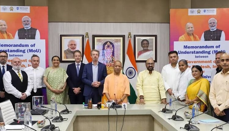 In the presence of the Chief Minister, MoU was signed between Uttar Pradesh Government and Monash University of Australia