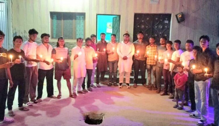 Youth Congress took out a candle march for the brave soldiers of the country