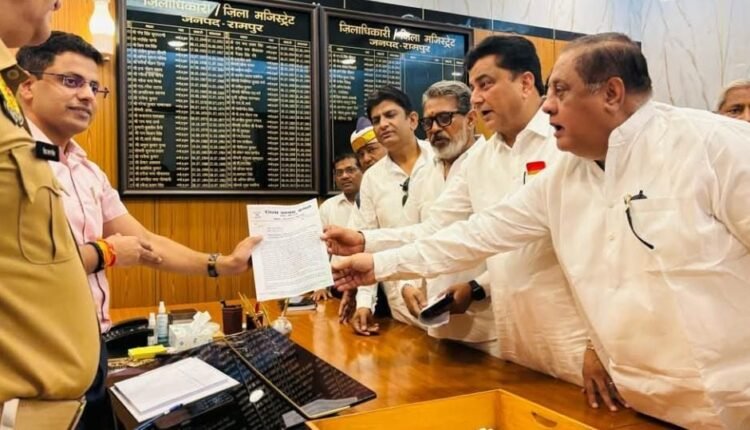 Congress intervenes in the shop demolition case, proposes reconstruction in Meena Bazar