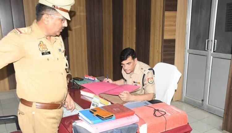 Surprise inspection of Kotwali police station by Superintendent of Police, Rampur