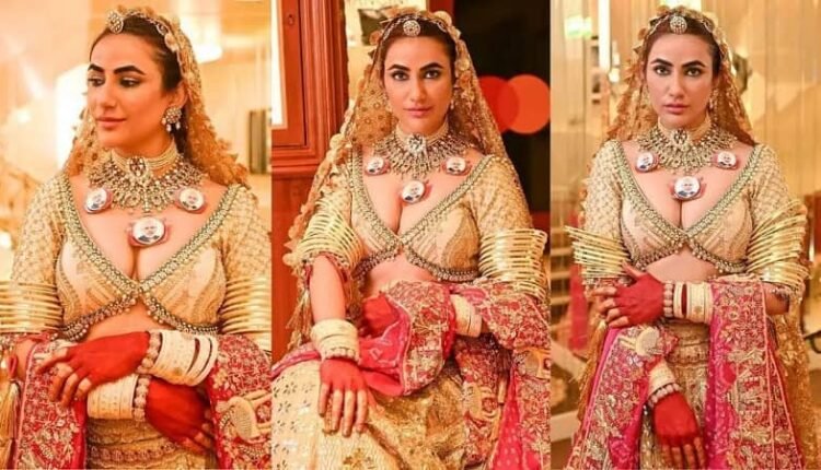 Actress Ruchi Gujjar made headlines by wearing a necklace with PM Narendra Modi's picture at Cannes 2025!