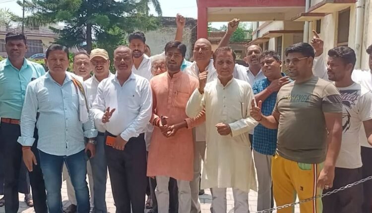 DIOS office surrounded in protest against the indecency of the principal, protesters lashed out against the education officials