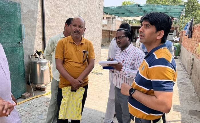 Team reached Ajay Vihar area to check illegal drinking water connections, issued notices
