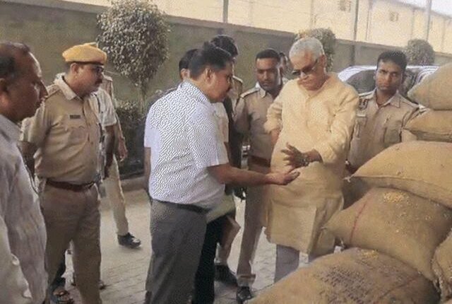 Agriculture Minister Dr. Kirori Lal Meena's decoy operation in Sri Ganganagar 6 factories selling fake seeds seized, action continues against many