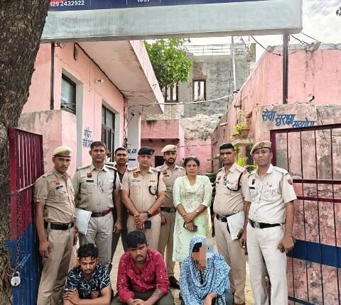 Gang that used to steal jewellery in an auto was busted, Police Chowki Town No. 3 team arrested 3 accused