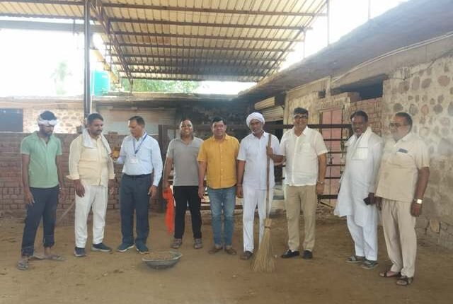 Plastic free pledge, Shramdaan and cleaning of water sources under Vande Ganga water conservation campaign