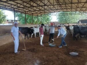 Plastic free pledge, Shramdaan and cleaning of water sources under Vande Ganga water conservation campaign