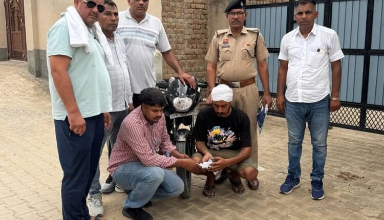 Two youths riding a motorcycle were caught with 8 grams 53 milligrams of heroin