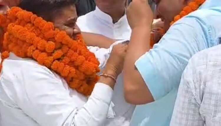 A grand panchayat of Tyagi Bhumihar Brahmin Samaj Samiti was held in Niwari Modinagar, the organization expanded