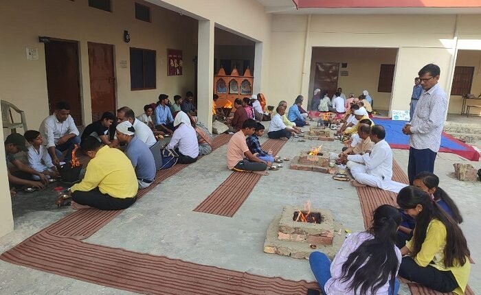 On the occasion of Environment Day, 11 Kundiya Mass Havan Yagna was organized in Modinagar